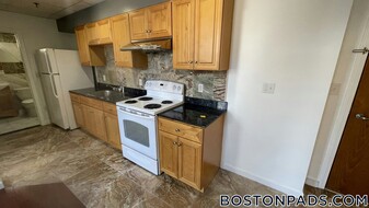72 Kneeland St in Boston, MA - Building Photo