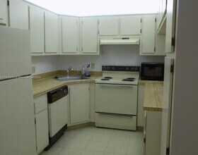 824 Sky Pine Way in Greenacres, FL - Building Photo - Building Photo