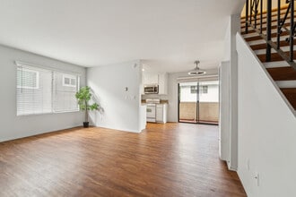 Champlin Properties in Los Angeles, CA - Foto de edificio - Building Photo