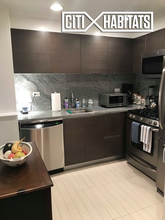 360 E 65th St-Unit -19A in New York, NY - Building Photo