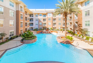 Domain at Kirby in Houston, TX - Building Photo