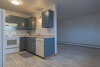 3282 Adams Dr in Fairbanks, AK - Building Photo - Building Photo