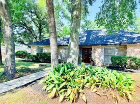 7146 Bayou Forest Dr in Houston, TX - Building Photo