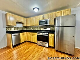 715 N Main St, Unit 5 in Fall River, MA - Building Photo