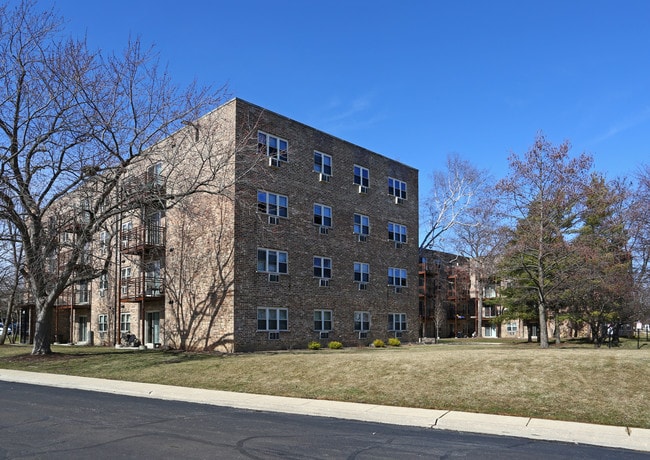 Enclave Apartments of Hoffman Estates in Hoffman Estates, IL - Building Photo - Building Photo