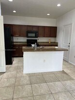 11665 SW 244th St in Princeton, FL - Building Photo