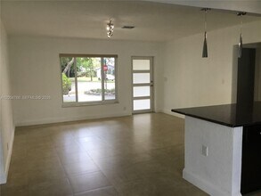 5881 SW 15th St in Plantation, FL - Building Photo - Building Photo