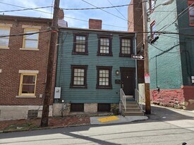 607 Middle St in Pittsburgh, PA - Building Photo