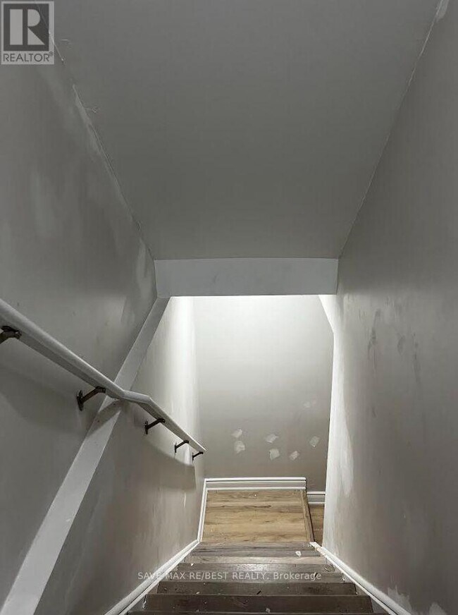 1 O'Connor Ln in Guelph, ON - Building Photo - Building Photo