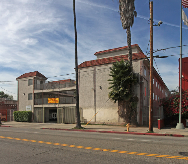 2625 Pasadena Ave in Los Angeles, CA - Foto de edificio - Building Photo