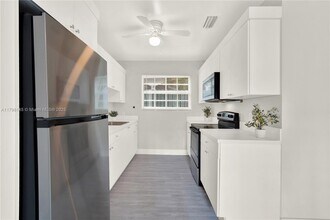 10410 NW 28th Ave in Miami, FL - Building Photo - Building Photo