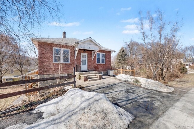44 Cedar Ave in New Windsor, NY - Building Photo - Building Photo