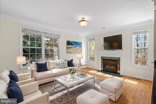 6254 Taliaferro Way in Alexandria, VA - Building Photo