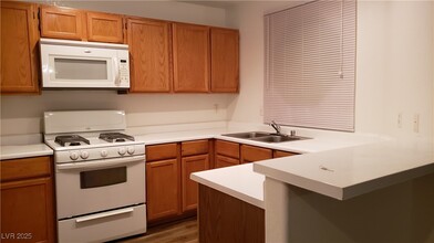 5066 S Rainbow Blvd in Las Vegas, NV - Building Photo - Building Photo
