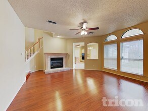 412 Sweet Gum Dr in Desoto, TX - Foto de edificio - Building Photo