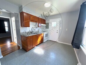 22730 Sharrow Ave in Warren, MI - Building Photo - Building Photo