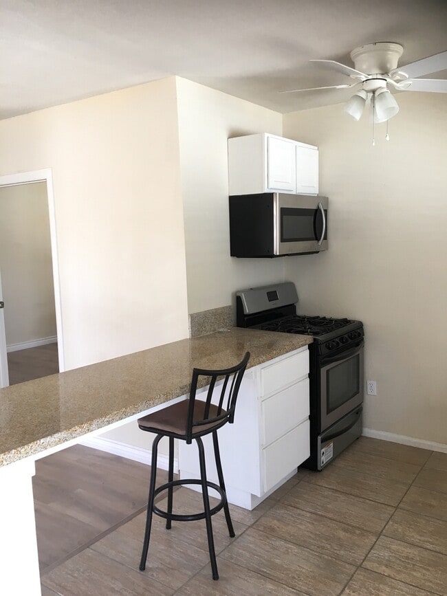 810 Margo Dr in Simi Valley, CA - Building Photo - Building Photo