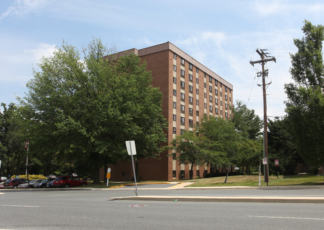 Forest Oak Towers in Gaithersburg, MD - Building Photo - Building Photo