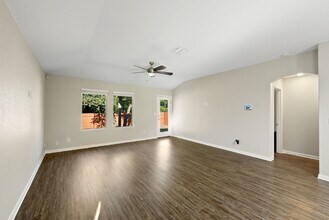 8227 Broussard in San Antonio, TX - Building Photo - Building Photo