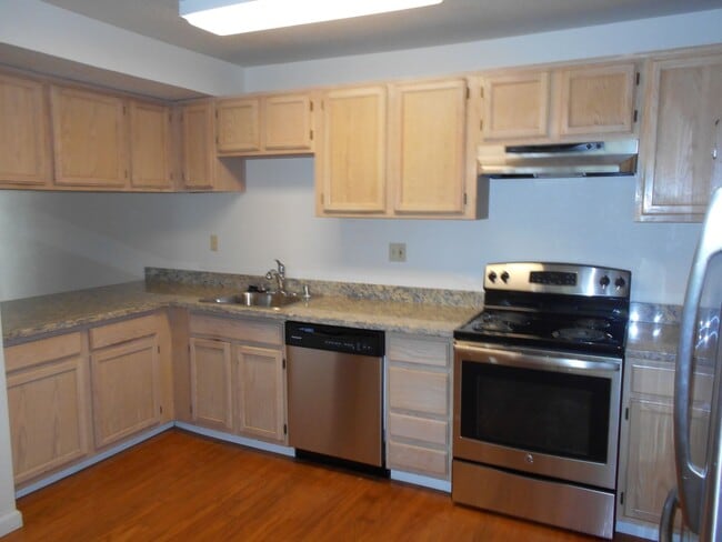 143 Golden Gate Cir in Napa, CA - Building Photo - Building Photo