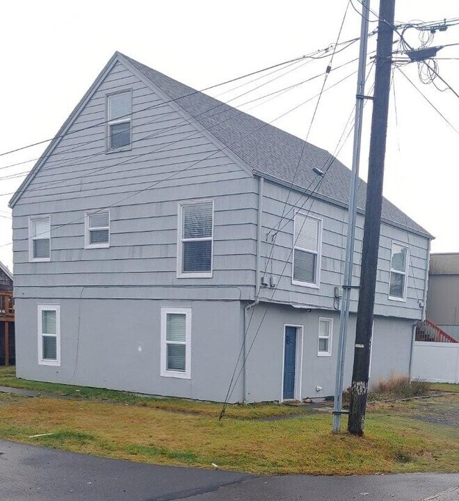 1700 California Ave S, Unit Apt. #3 in Long Beach, WA - Building Photo
