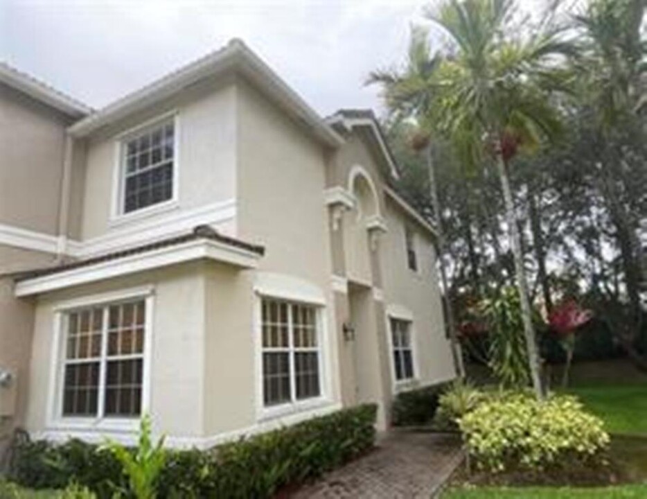 12432 SW 44th Ct in Miramar, FL - Building Photo