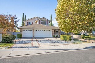 40001 Avenida Palizada in Murrieta, CA - Building Photo