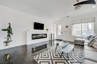 5556 Dancing Fox Ct in Las Vegas, NV - Building Photo - Building Photo