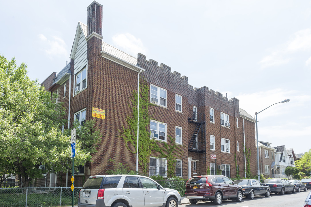 3405 71st St in Jackson Heights, NY - Building Photo