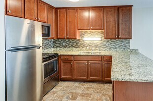 Charlton Estates in West St. Paul, MN - Building Photo