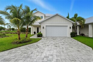 115 Cambria Ln in Naples, FL - Building Photo