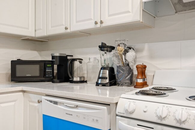 12349 Lima Ln in Reston, VA - Building Photo - Building Photo