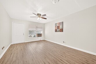 7257 Yoe St in Houston, TX - Building Photo - Building Photo