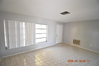 7338 Foxbloom Dr in Port Richey, FL - Building Photo - Building Photo