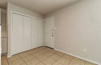 3904 Royal Crest Dr in Fort Worth, TX - Building Photo - Building Photo