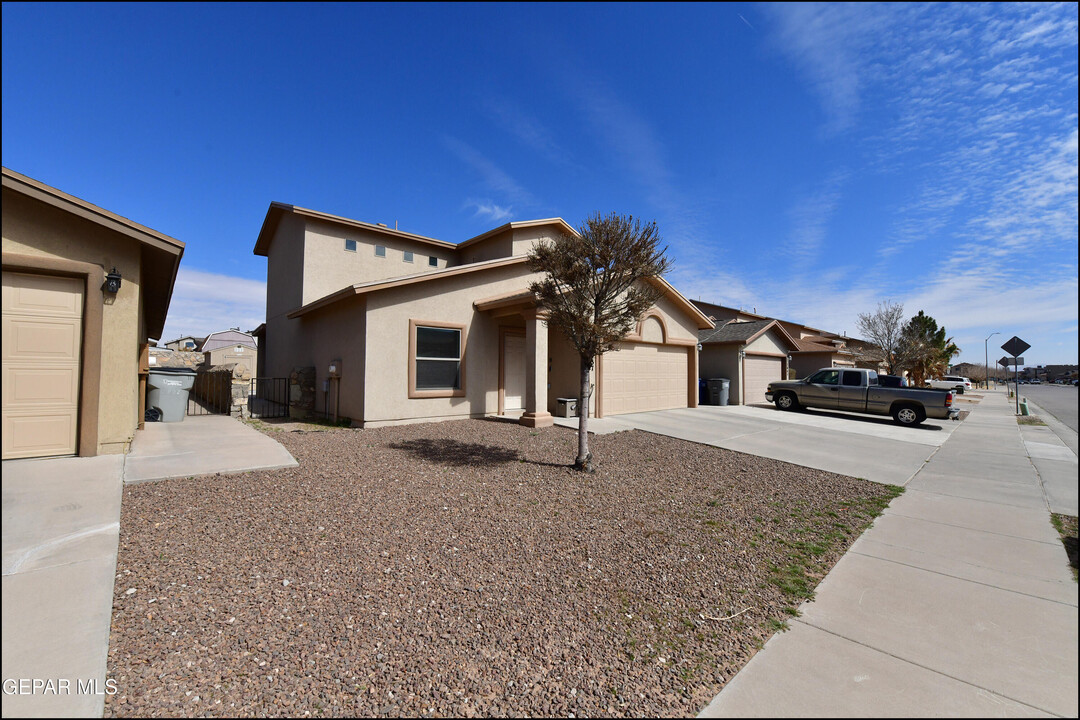 7037 Copper Town Dr in El Paso, TX - Building Photo