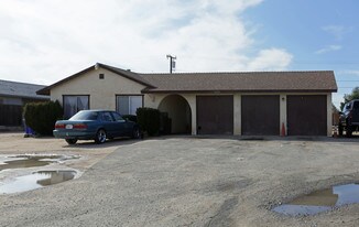 12324 Kiowa Rd in Apple Valley, CA - Building Photo