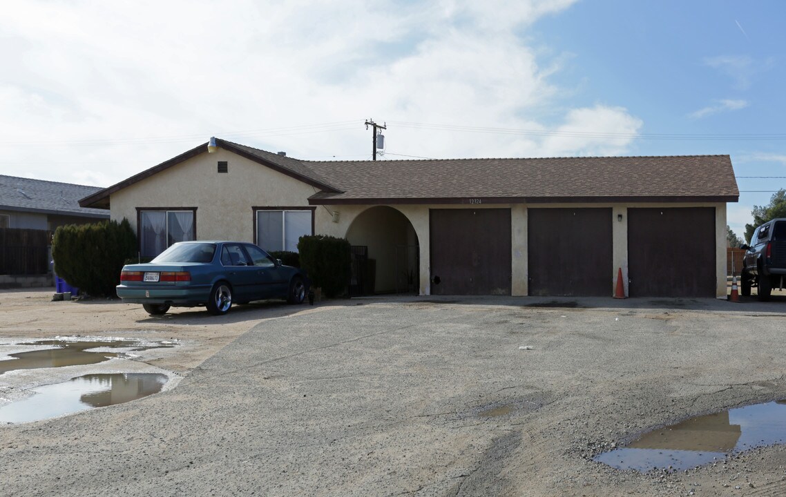 12324 Kiowa Rd in Apple Valley, CA - Building Photo