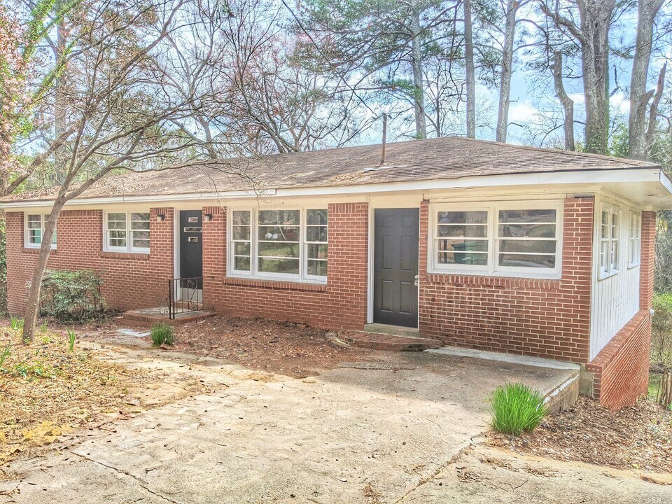 905 Cone Rd in Forest Park, GA - Building Photo