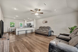 103 W Gillian Ave in Rogers, AR - Building Photo - Building Photo