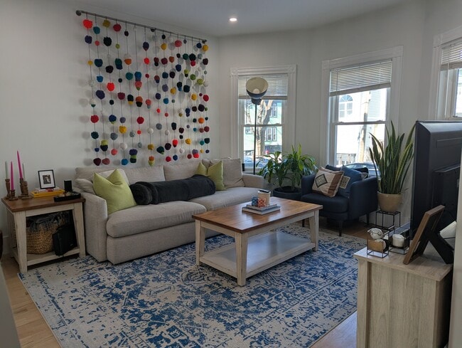 14 Seven Pines Ave, Unit 1