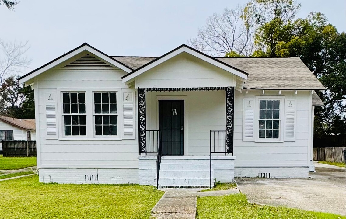 1945 N 18th St in Baton Rouge, LA - Foto de edificio