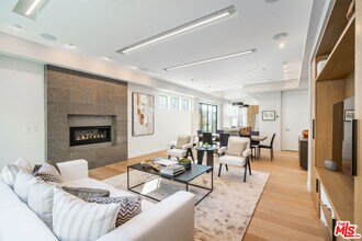 4427 Kingswell Ave in Los Angeles, CA - Building Photo - Building Photo