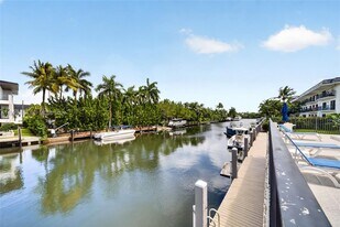 6815 Edgewater Dr in Coral Gables, FL - Building Photo