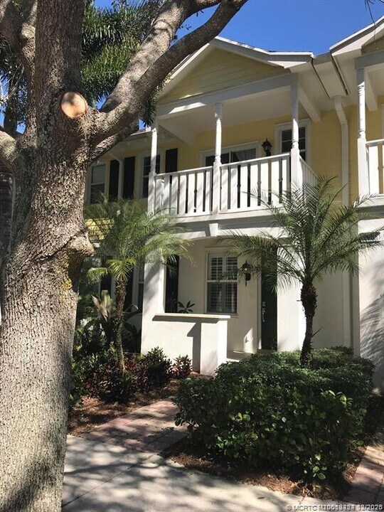 2977 E Community Dr in Jupiter, FL - Building Photo