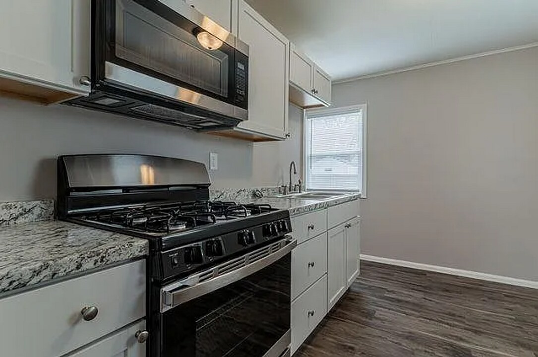 1401 Laurel Dr in Urbana, IL - Building Photo
