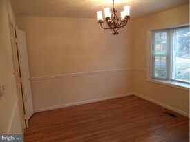 7027 Alicent Pl in McLean, VA - Building Photo