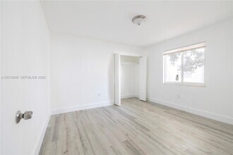 1091 SW 4th St in Miami, FL - Building Photo - Building Photo