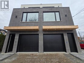 592 Danforth Rd in Toronto, ON - Building Photo