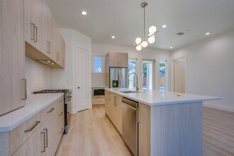 424 N Denver St in Dallas, TX - Building Photo - Building Photo